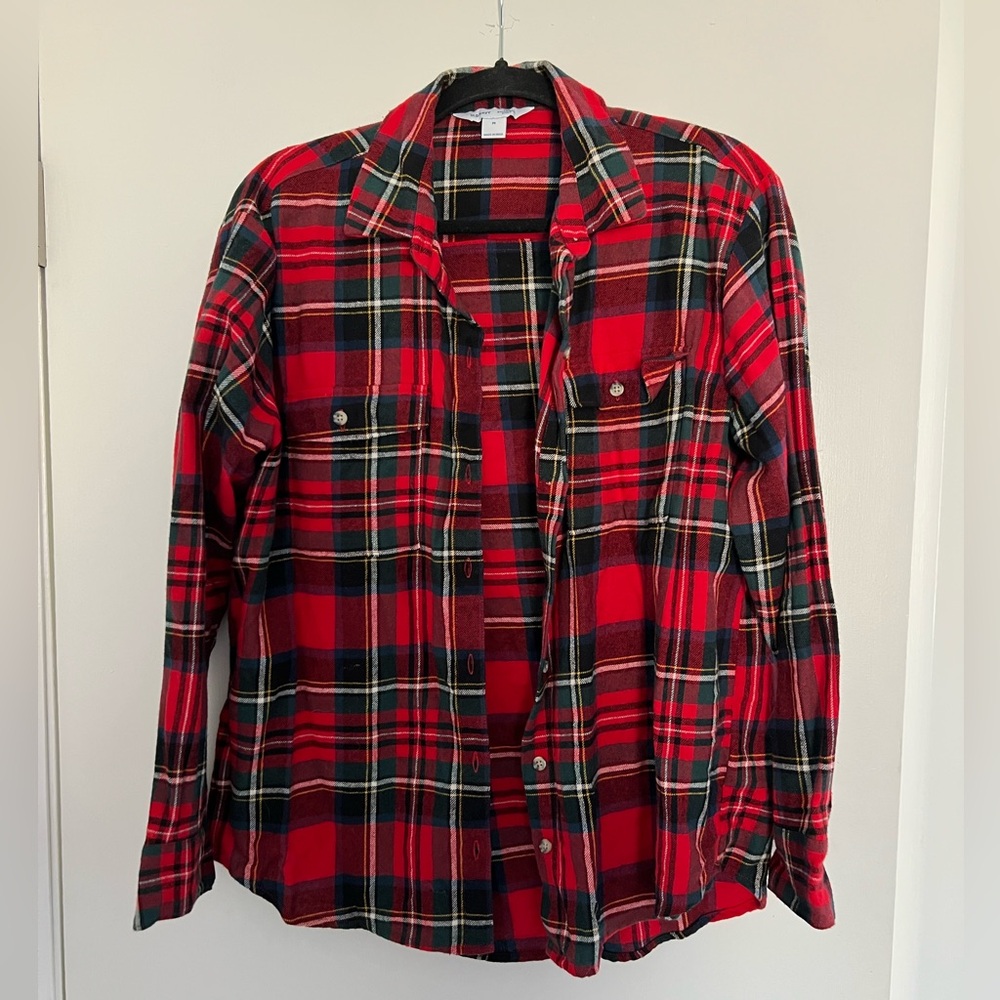 EUC Old Navy “The Boyfriend Shirt” in Tartan Plaid - SIZE  Medium